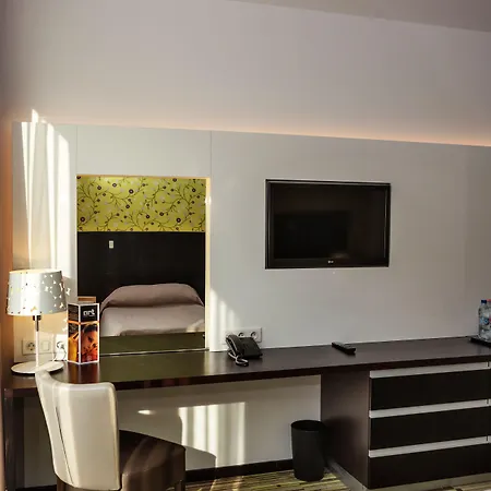 酒店 塞格德艺术酒店 4*