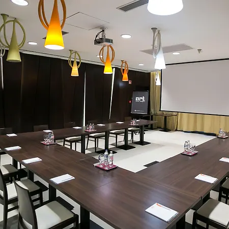 塞格德艺术酒店 酒店